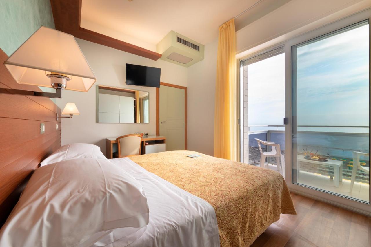 Hotel Margareth Riccione Bagian luar foto