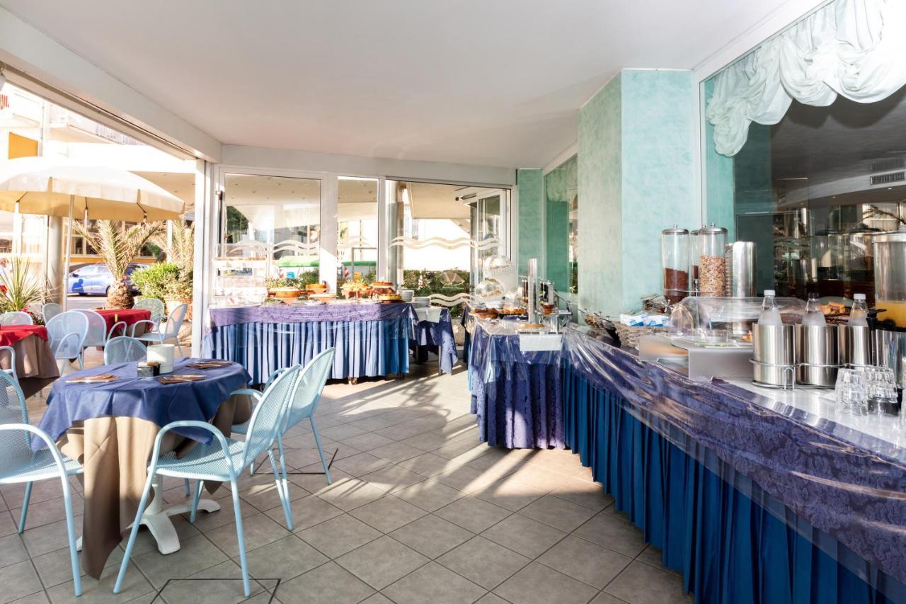 Hotel Margareth Riccione Bagian luar foto