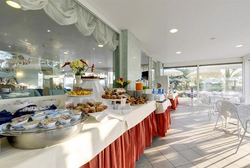 Hotel Margareth Riccione Bagian luar foto