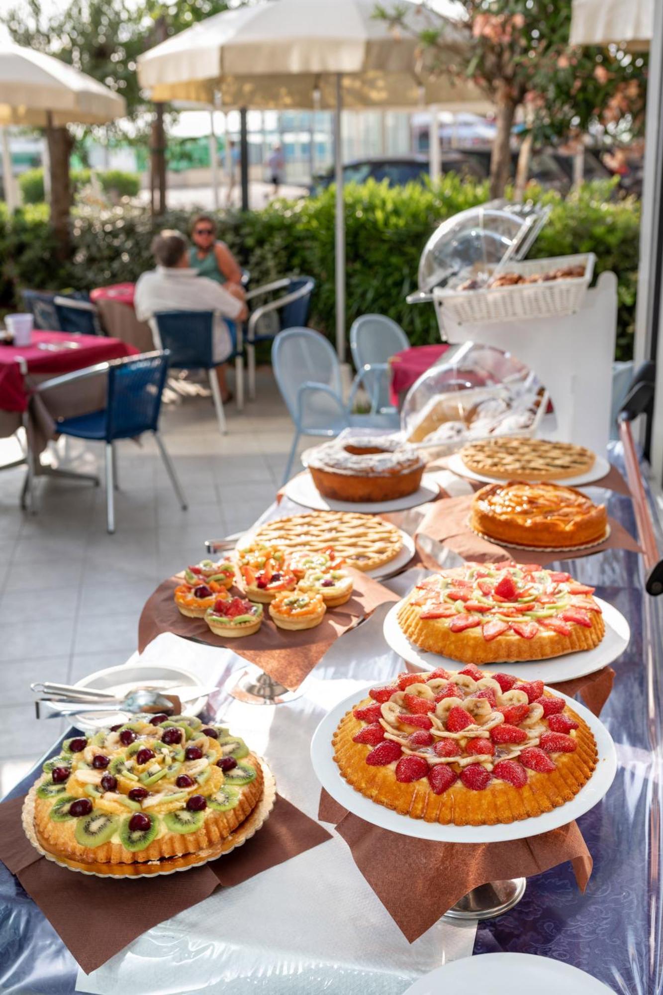 Hotel Margareth Riccione Bagian luar foto