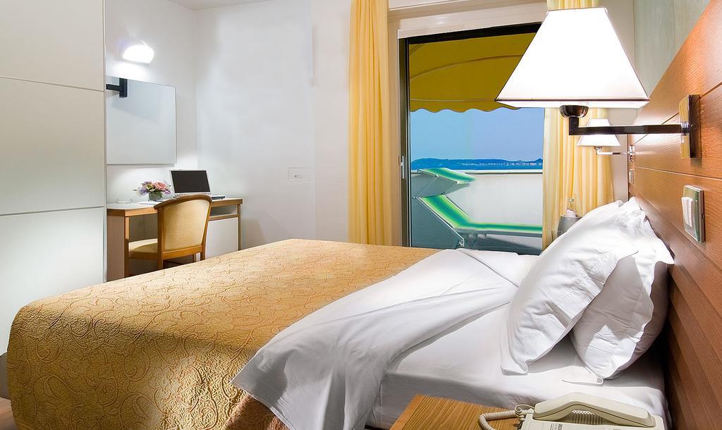 Hotel Margareth Riccione Bagian luar foto