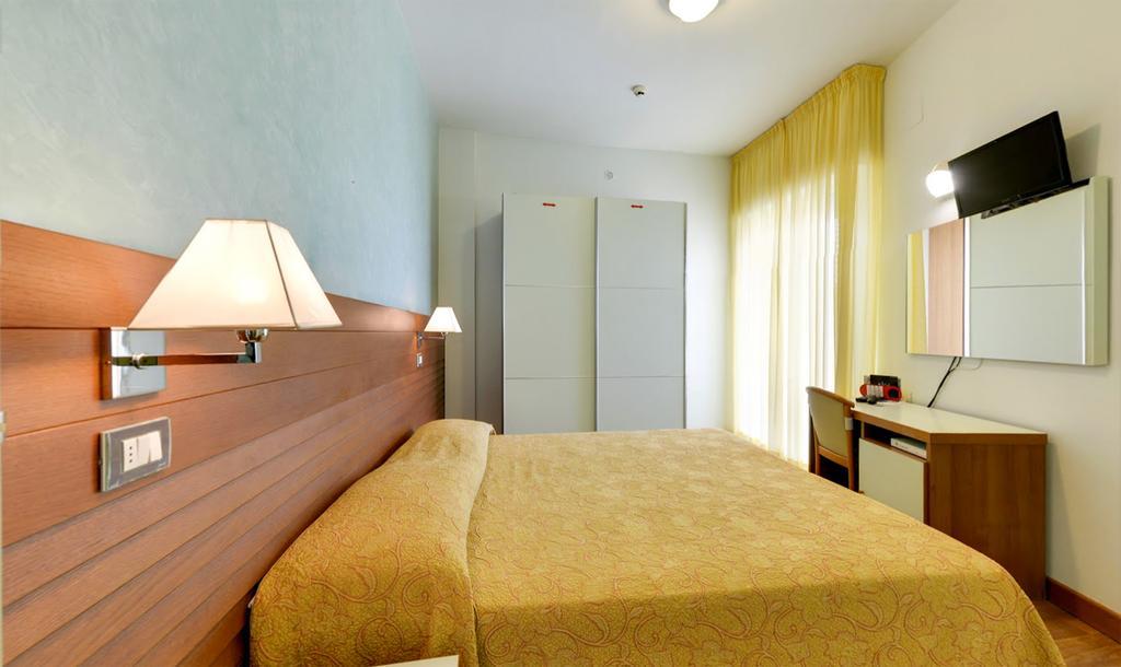 Hotel Margareth Riccione Bagian luar foto