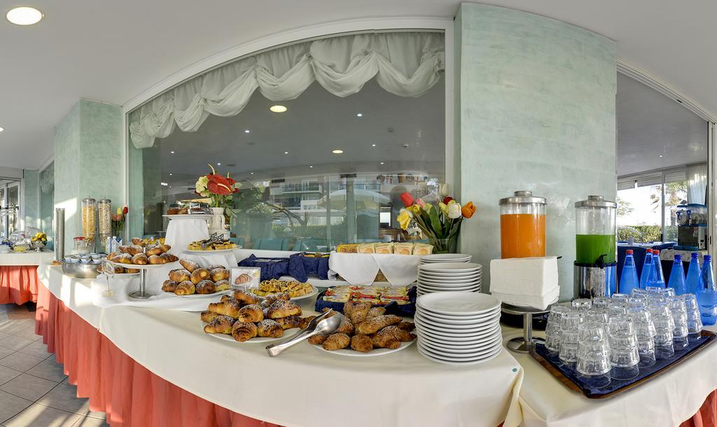 Hotel Margareth Riccione Bagian luar foto