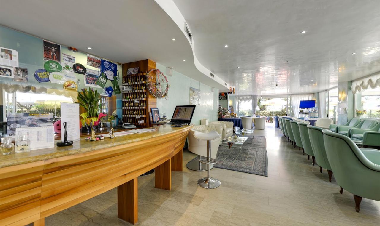 Hotel Margareth Riccione Bagian luar foto
