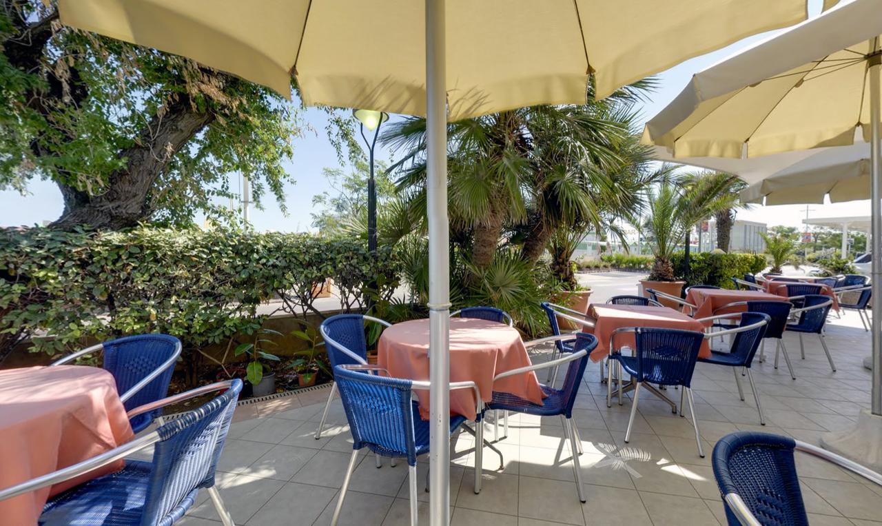 Hotel Margareth Riccione Bagian luar foto