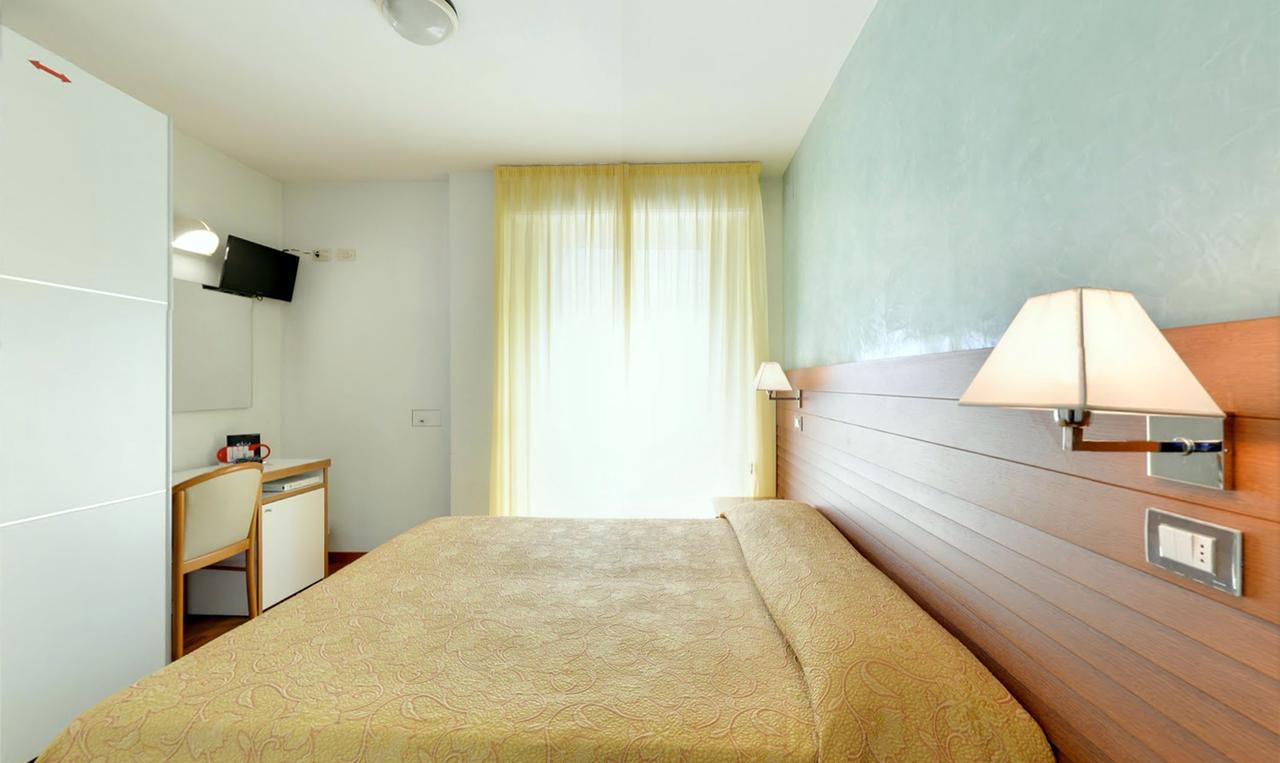 Hotel Margareth Riccione Bagian luar foto