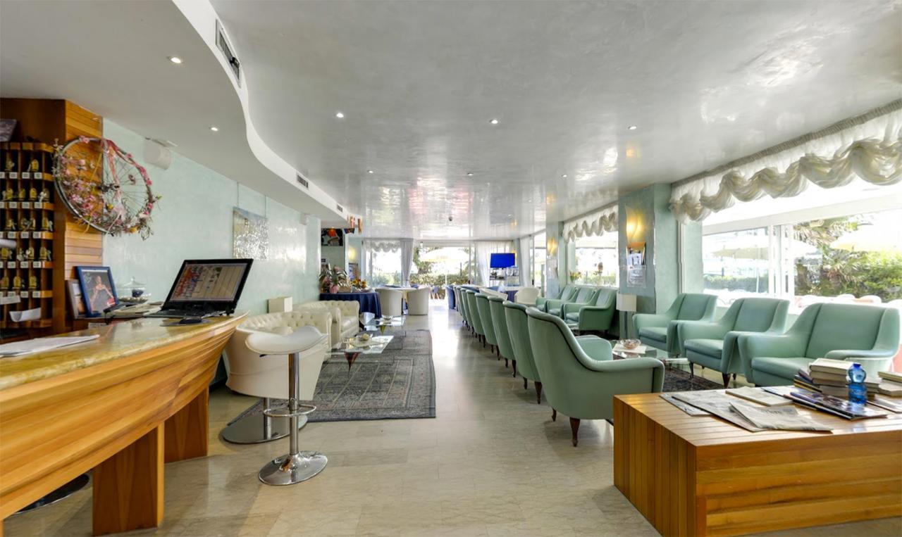 Hotel Margareth Riccione Bagian luar foto