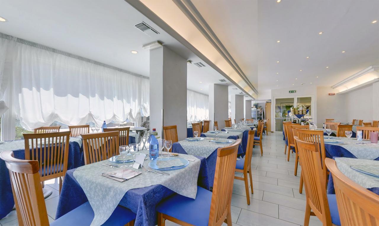 Hotel Margareth Riccione Bagian luar foto