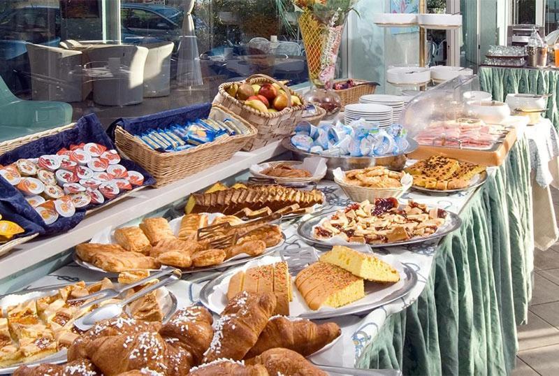Hotel Margareth Riccione Bagian luar foto