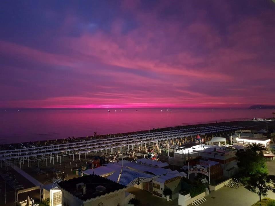 Hotel Margareth Riccione Bagian luar foto