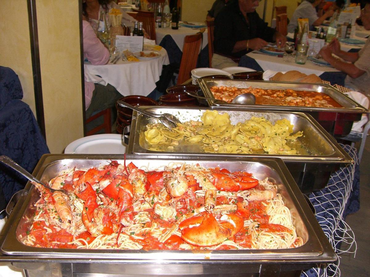 Hotel Margareth Riccione Bagian luar foto